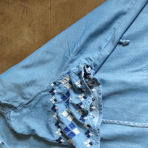 Old Navy lace up denim blouse - Picture 4 of 7